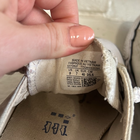 Converse Cream Low-Top Sneakers - Picture 5 of 7